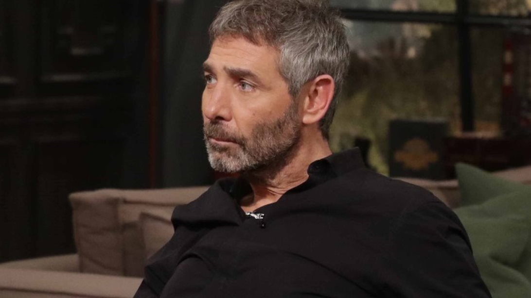 Θοδωρής Αθερίδης: Η εξάρτηση του από το αλκοόλ, ο λόγος που δεν θέλει να παντρευτεί με τη Σμαράγδα Καρύδη και η αισθητική επέμβαση που έχει κάνει