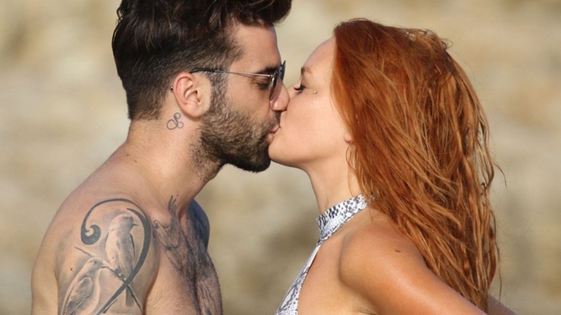 Θοδωρής Μαραντίνης- Σίσσυ Χρηστίδου: Τα τρυφερά στιγμιότυπα σε παραλία της Μυκόνου: Φωτογραφίες