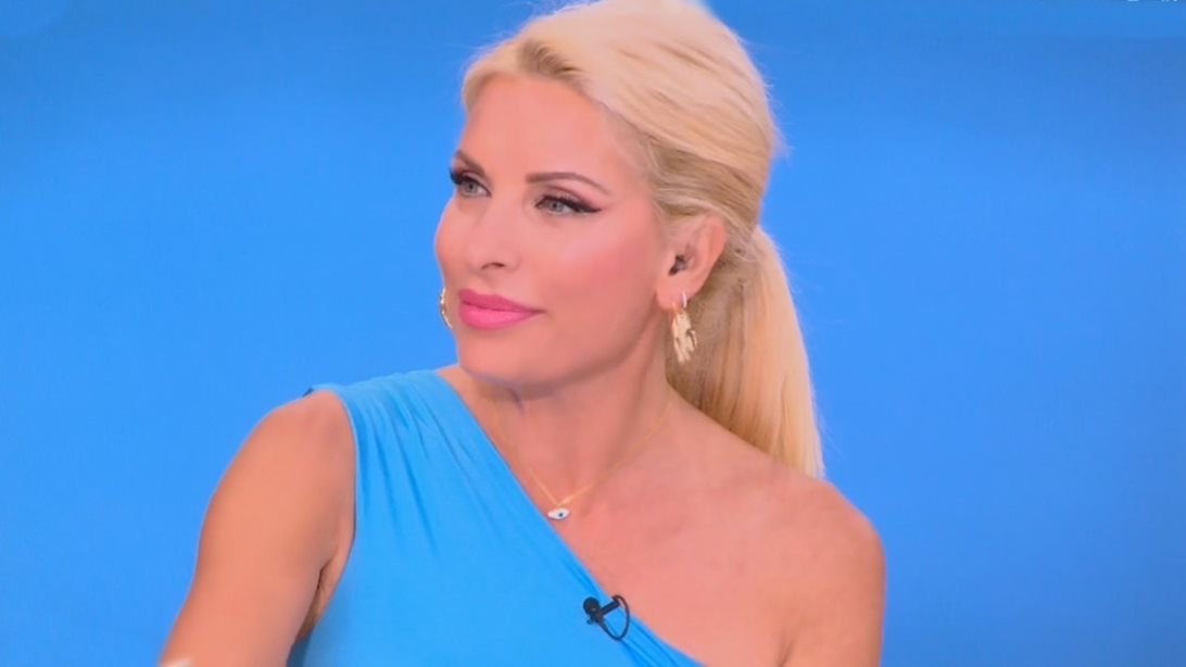 Η Ελένη Μενεγάκη για το σαββατοκύριακο της στην Άνδρο: &quot;Μήπως παραπήρα αέρα;&quot;