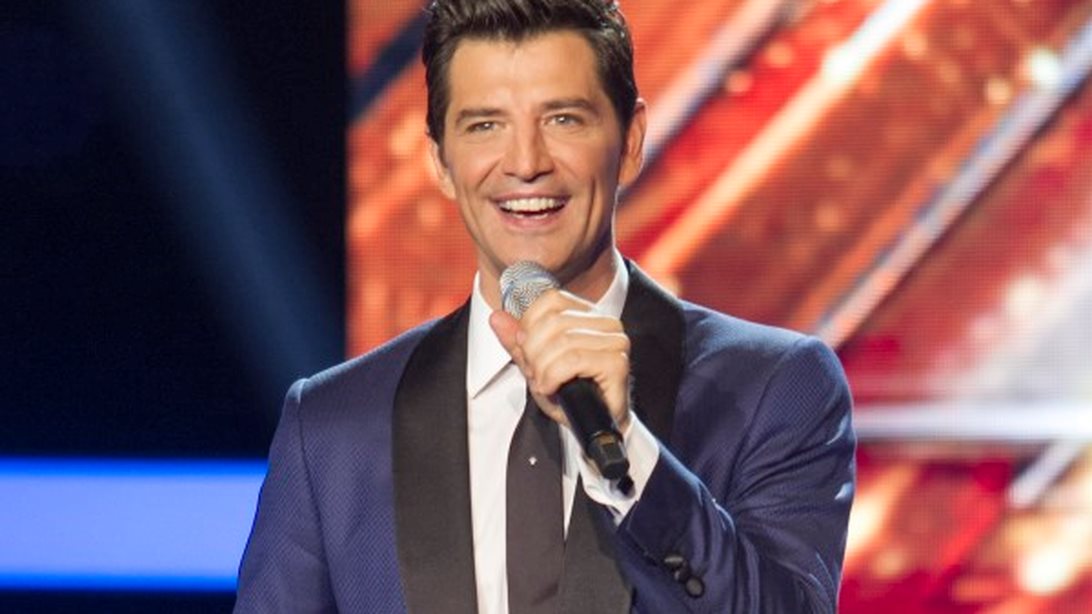 Ο Σάκης Ρουβάς Στο X-Factor: Όσα πρέπει να ξέρεις για την επιστροφή του κορυφαίου Έλληνα σταρ στην τηλεόραση
