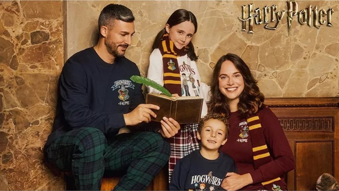 Ο μαγικός κόσμος του Harry Potter γίνεται η έμπνευση για τις πιο ωραίες πιτζάμες των Χριστουγέννων