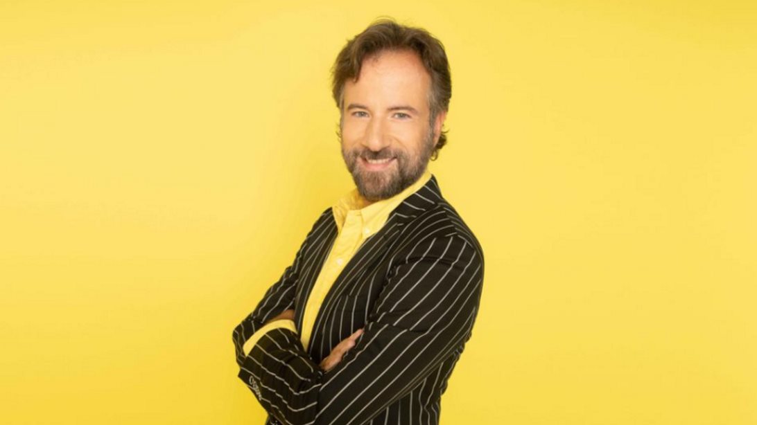 &quot;Δυνατά&quot; | Αυτοί είναι οι λαμπεροί καλεσμένοι του Κωστή Μαραβέγια! Δείτε το trailer