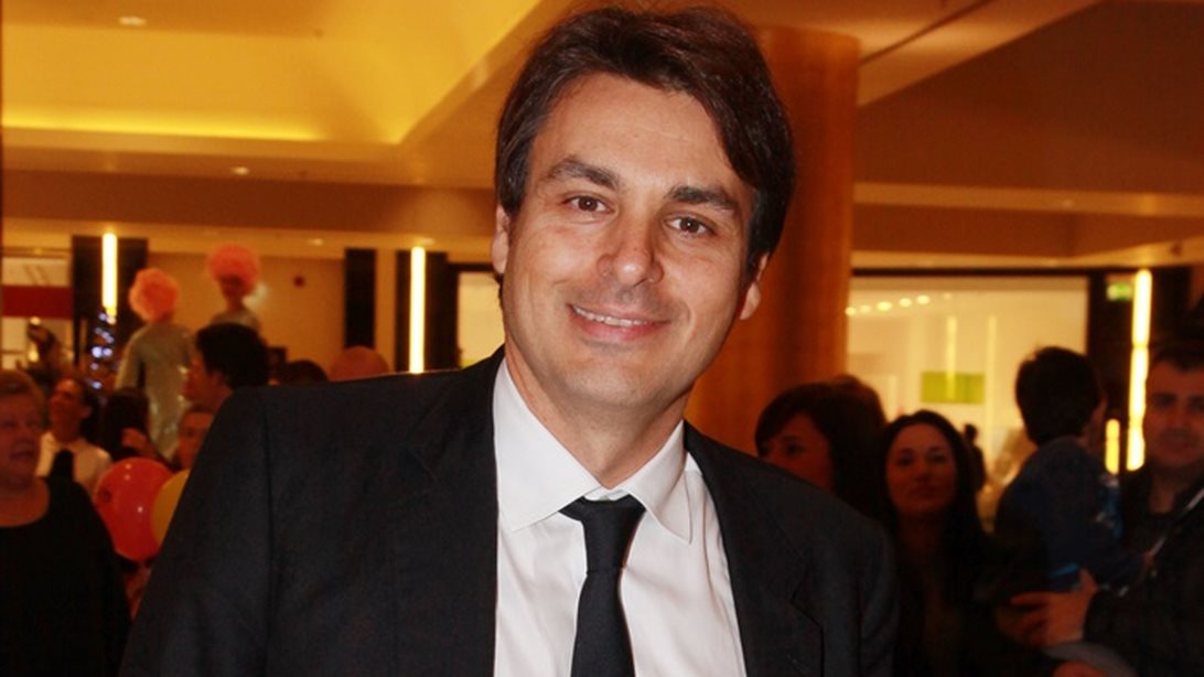 Throwback: Νίκος Κριθαριώτης: Ο πολυφωτογραφημένος γάμος με τη Βίκυ Καγιά &amp; οι διάσημες γυναίκες που βρέθηκαν στο πλευρό του