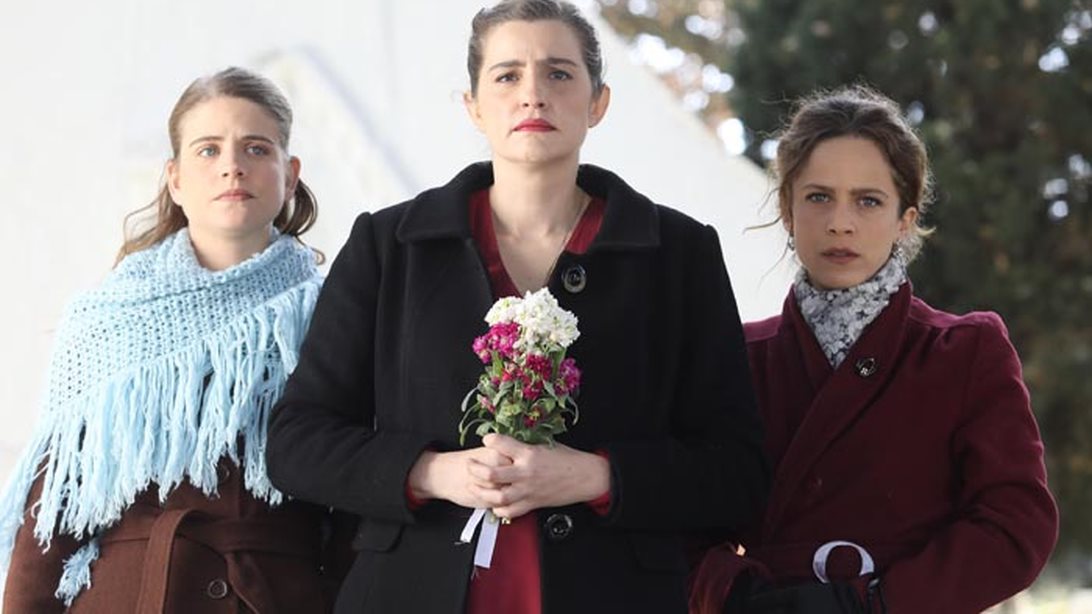 SPOILER | Άγριες Μέλισσες: Ένας νέος άνδρας μπαίνει στη ζωή της Δρόσως και ανατρέπει τα πάντα!