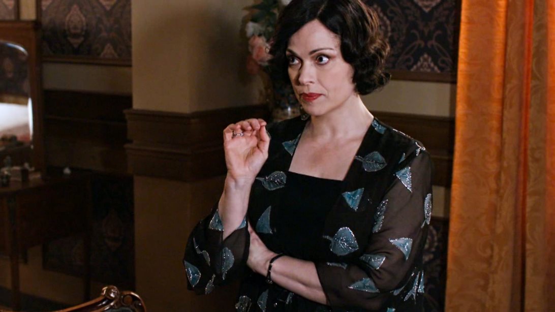 Grand Hotel | Η Κυβέλη κάνει τη σοκαριστική ανακοίνωση κι έρχεται σε σφοδρή σύγκρουση με την κόρη της!