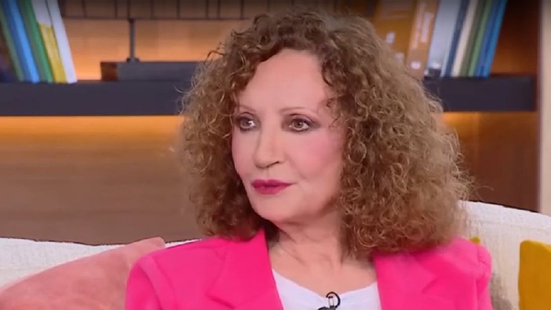 Γλυκερία: &quot;Φανταστείτε ότι δεν έχω  άνθρωπο να με ντύνει, φτιάχνω μόνη μου τα μαλλιά μου&quot;