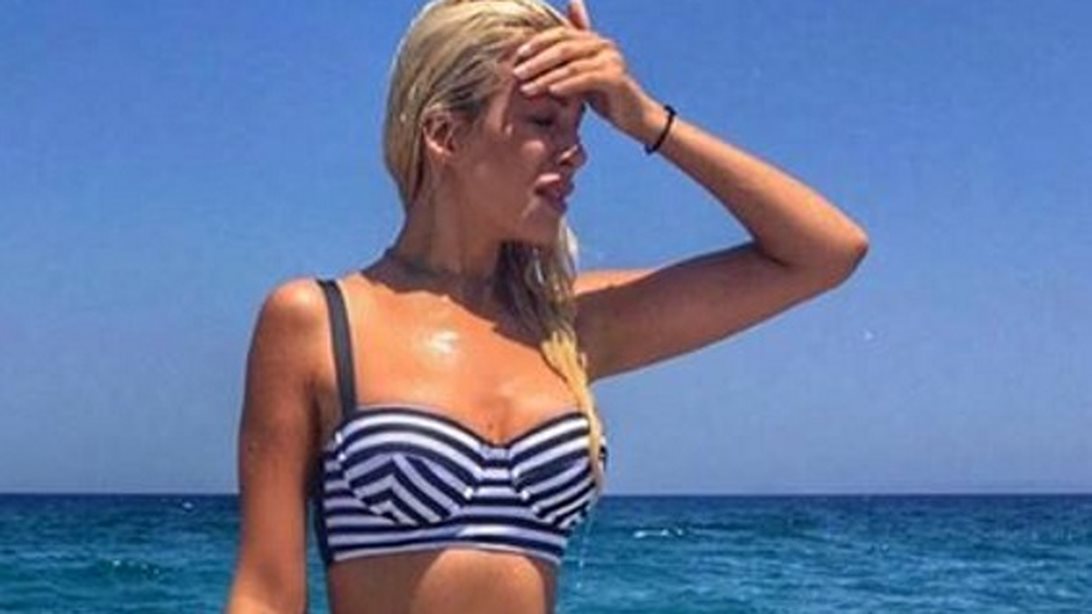 Κατερίνα Καινούργιου: Τα εντυπωσιακά στιγμιότυπα με μαγιό από τις διακοπές της