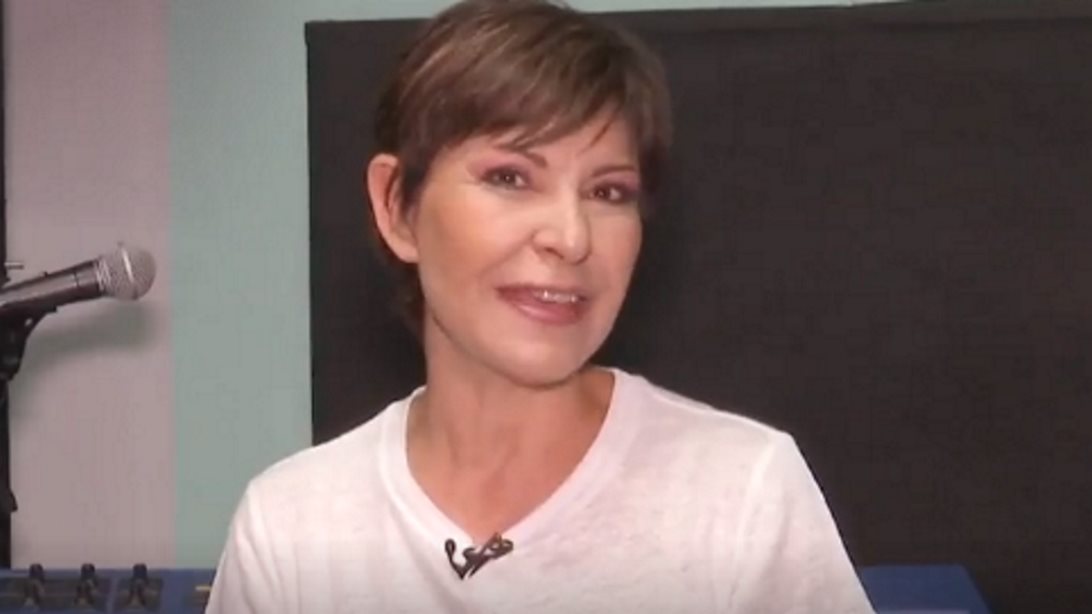 Κωνσταντίνα: &quot;Συνεργαστήκαμε καταπληκτικά με τον Φοίβο στο &quot;Δηλητήριο&quot;. Το video clip ήταν επεισοδιακό!&quot;