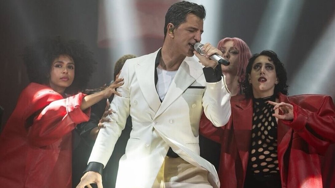 Ατύχημα για τον Σάκη Ρουβά on stage - Πάγωσαν οι θεατές