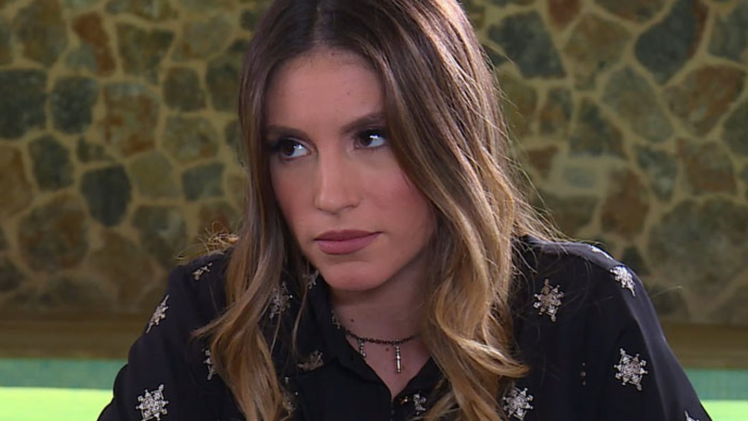 Έλα στη θέση μου: Τι θα γίνει στα επόμενα επεισόδια: Η Μένη συλλαμβάνει μία σατανική ιδέα για να ξεφορτωθεί μία και καλή την Ρενάτα από την εταιρία