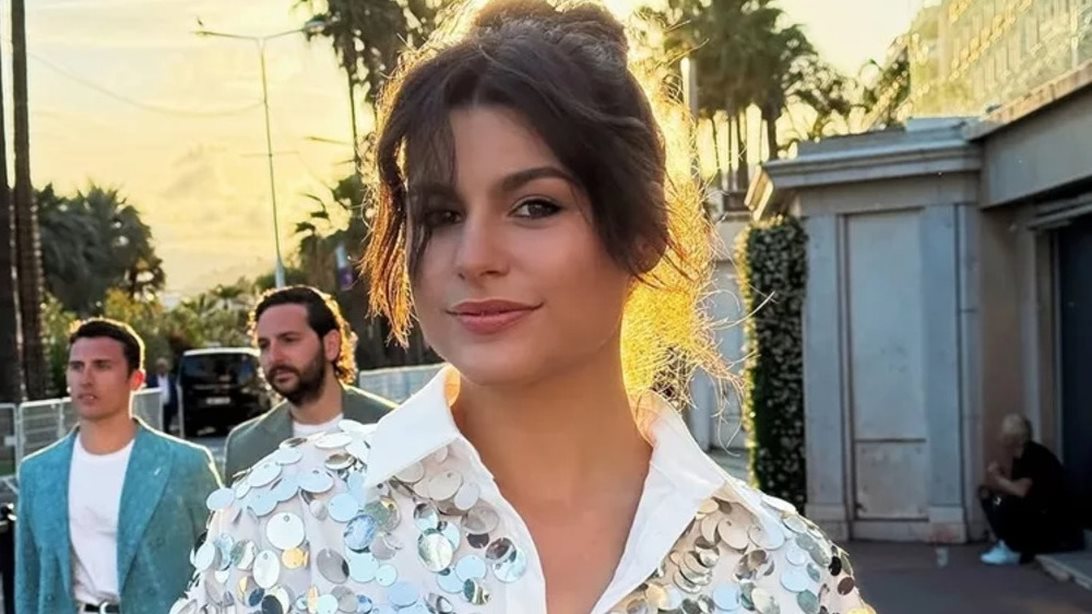 Η Δανάη Παππά με την μπλούζα που μας επιστρέφει στην παιδική μας ηλικία