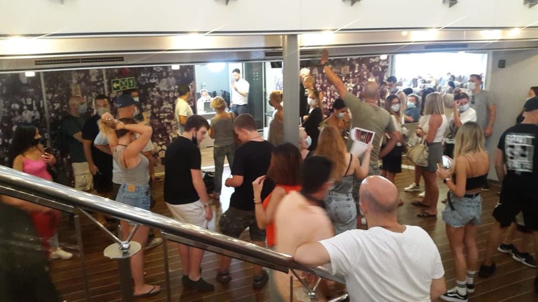 SeaJets: «Εξέγερση» επιβατών στο &quot;WorldChampion&quot; | Σκηνές απόλυτου χάους