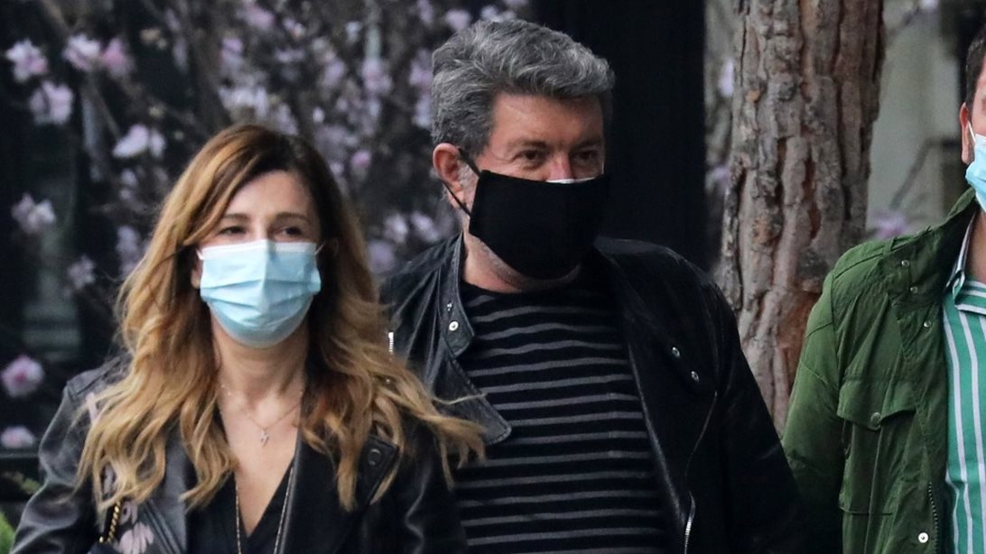 O Γιάννης Λάτσιος με φίλους στη Γλυφάδα