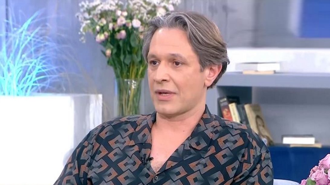 Αιμίλιος Χειλάκης: "Δεν θεωρώ την Επίδαυρο βραβείο. Δεν είναι ωραίο να πιστεύουν ότι είναι καταξίωση επειδή παίζουν. Προσβάλλεις την Επίδαυρο έτσι"