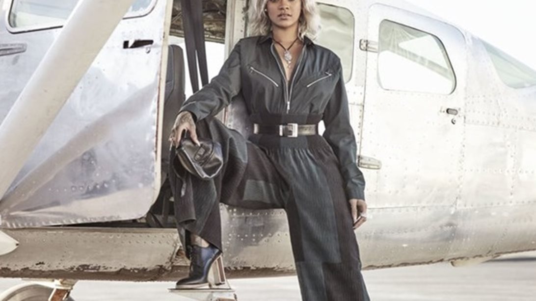 Rihanna: Ως άλλη Amelie Earhart στην πιο εντυπωσιακή της φωτογράφιση!