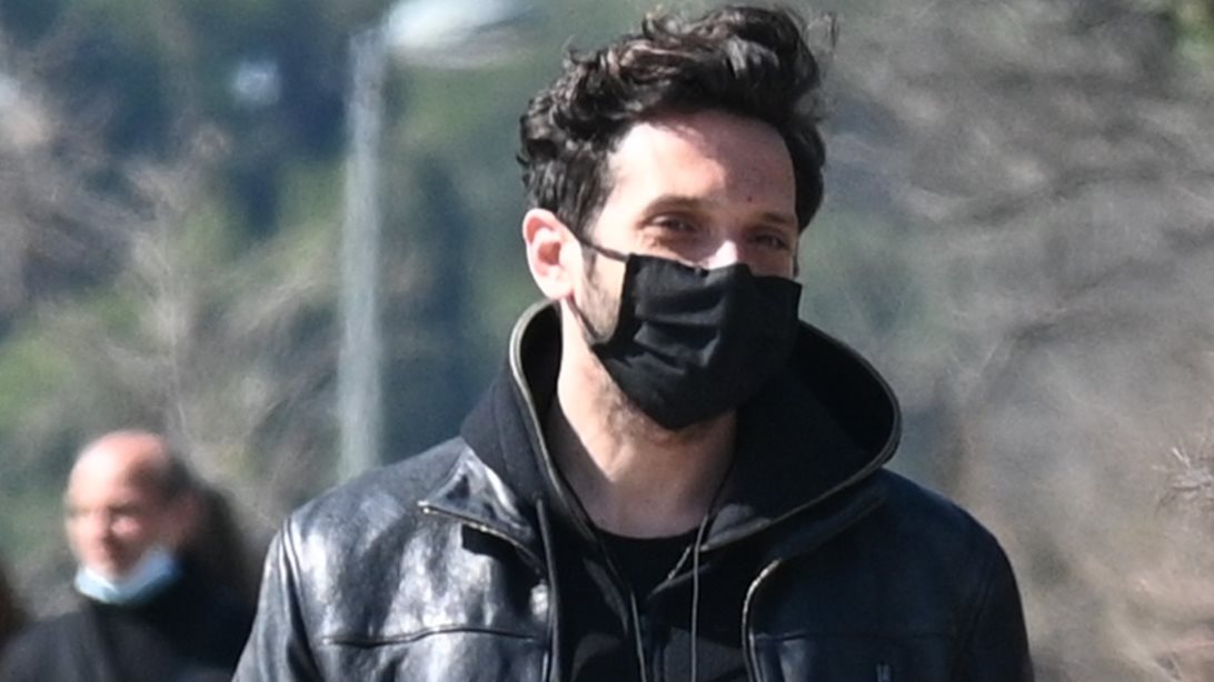 O Δημήτρης Μοθωναίος σε χαλαρές στιγμές στο κέντρο της Αθήνας