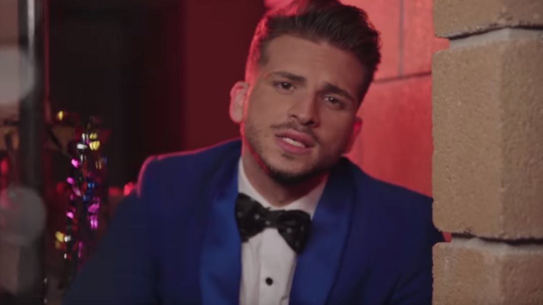 Στέλιος Λεγάκης: Άλλος άνθρωπος! Στο νέο του clip είναι πολύ πιο σέξι από ό,τι θυμάσαι &amp; τραγουδάει... λαϊκά