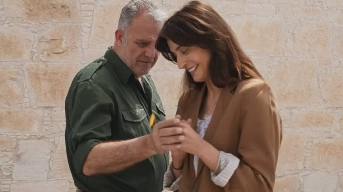 Η γη της Ελιάς - spoiler: Ο Στάθης πιάνει στα πράσα την Ιουλία με τον Τζον!