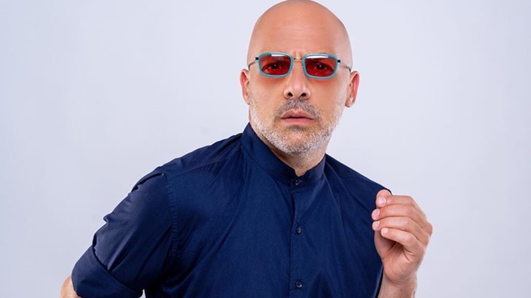 &quot;Η μητέρα του Νίκου Μουτσινά ήθελε να χτίσει ένα κάστρο γύρω του πριν φύγει από τη ζωή&quot;