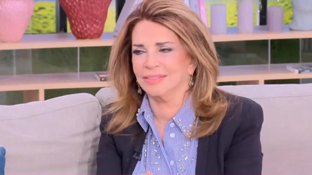 Μιμή Ντενίση: "Ο έρωτας για την ώρα δεν έχει έρθει. Αν περάσει κανείς απόψε, θα δω"