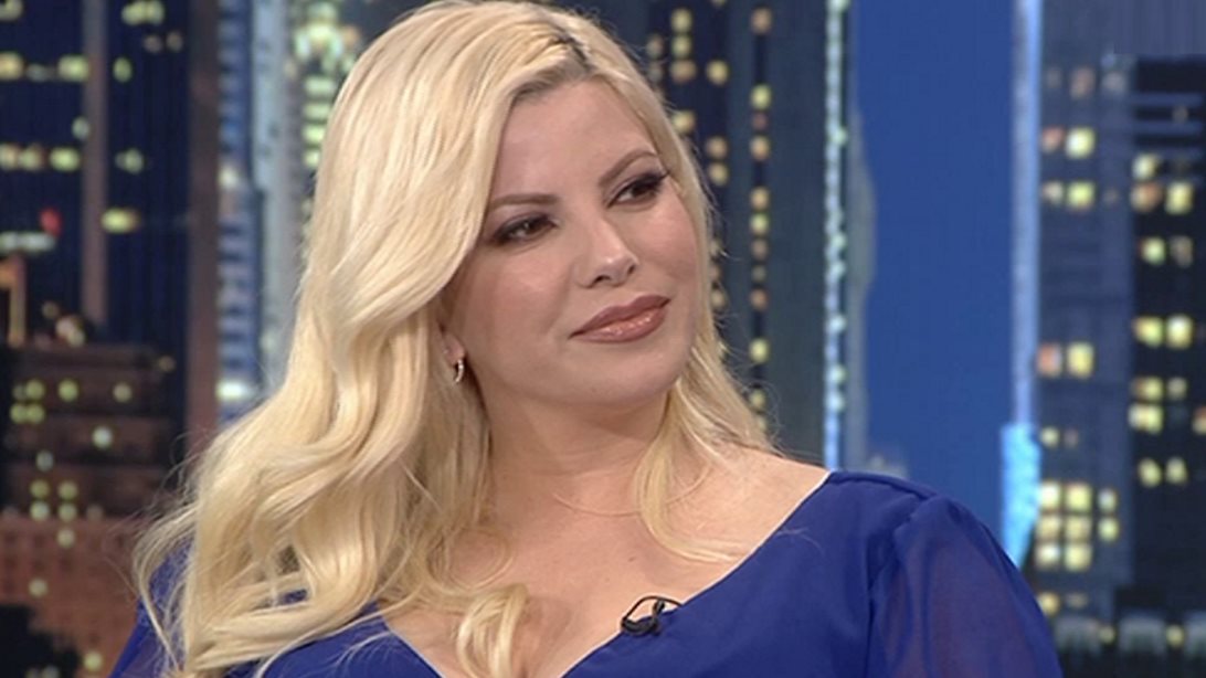 Η Αντελίνα Βαρθακούρη αποκαλύπτεται στον Γρηγόρη Αρναούτογλου