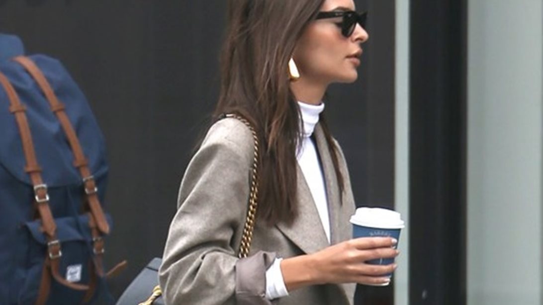 Emily Ratajkowski: To τέλειο outfit της για τις φθινοπωρινές ημέρες
