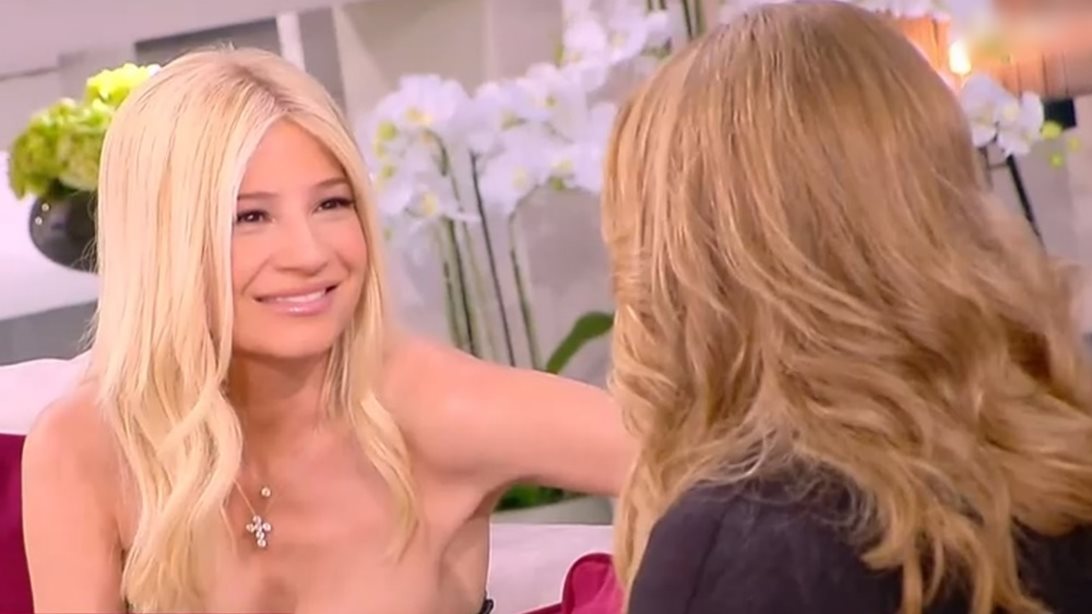 Δέσποινα Μοιραράκη σε Φαίη Σκορδά: "Στο εύχομαι και σε κοιτάω στα μάτια..."