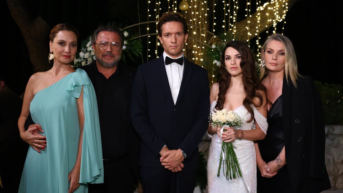 Να μ&#39; αγαπάς - spoiler: Η Άννα χάνει τον έλεγχο και επιχειρεί να σκοτώσει τη Σοφία!