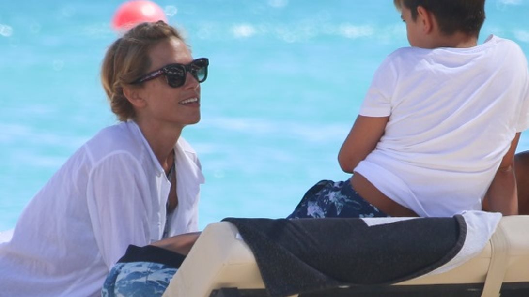 Ντορέττα Παπαδημητρίου: Στην παραλία με τους γιους της: Φωτογραφίες