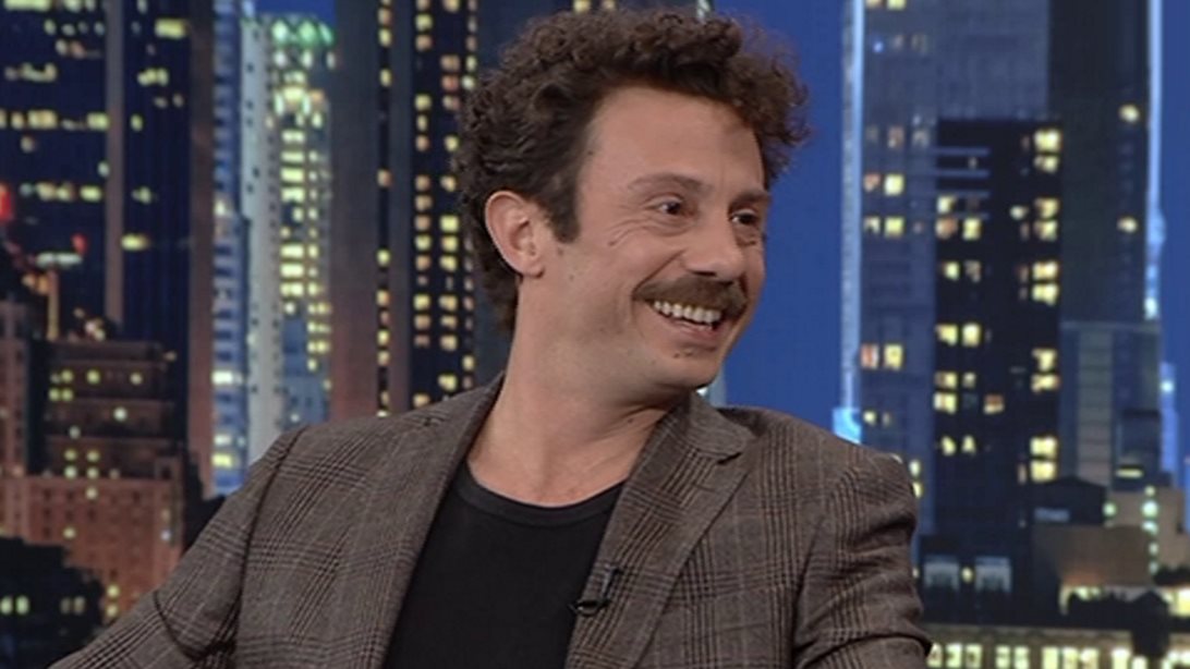 Ο Κωνσταντίνος Δανίκας αποκαλύπτει ποιοι τον έπεισαν να γίνει ηθοποιός!