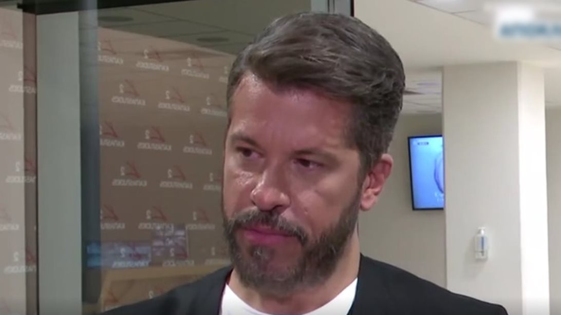 Χάρης Βαρθακούρης: «Ένιωσα άβολα στην πρεμιέρα. Έπεσα πολύ βαθιά με καρχαρίες»