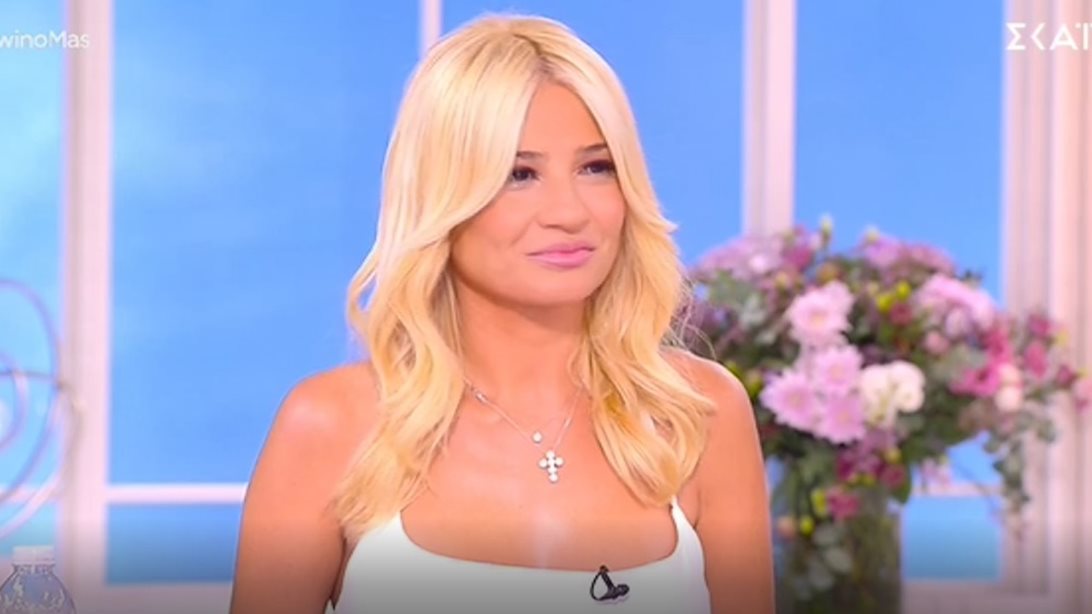 Η Φαίη Σκορδά έκανε πρεμιέρα | Το μίντι φόρεμα της από τη BSB που χρειάζεσαι αυτή τη σεζόν