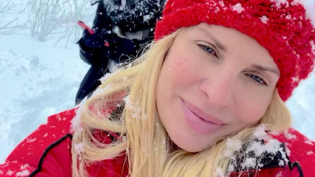 Η Ελένη Μενεγάκη στα χιόνια με τα παιδιά της!