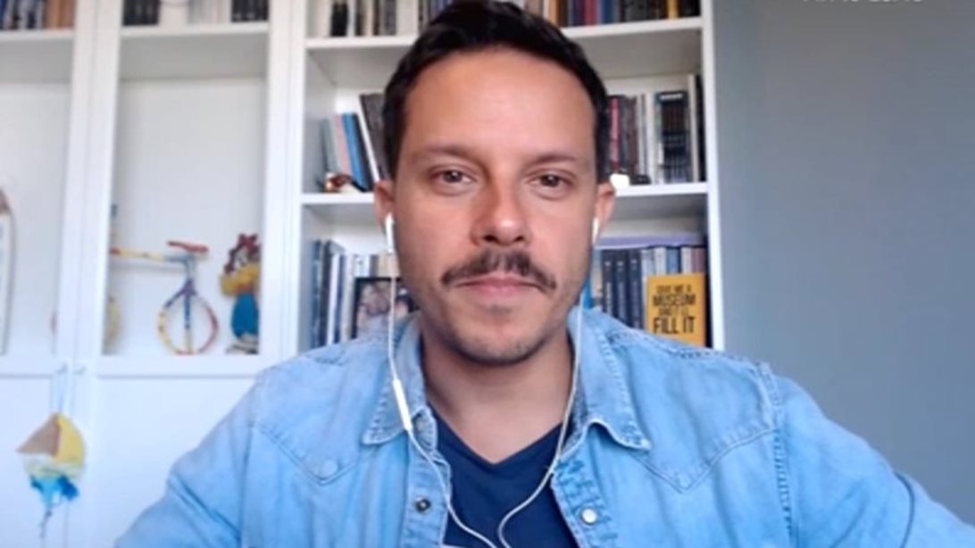 Δημήτρης Μακαλιάς : Συγκινεί μιλώντας για τον αδικοχαμένο αδελφό του: "Δυο ανάσες δίπλα μου ν/ ακούω και μια να αισθάνομαι"