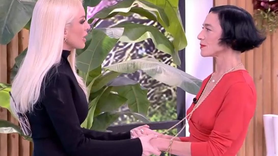 Η Κατερίνα Καινούργιου στην Έλενα Τοπαλίδου: "Σε βρίσκω πιο γοητευτική από τον Νίκο Κουρή"