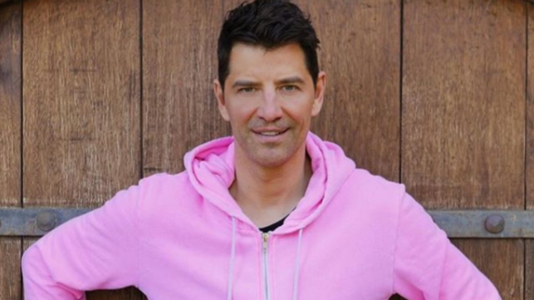 Σάκης Ρουβάς: Το άγνωστό πρόβλημα που τον άλλαξε &amp; το μεγάλο φαίνεσθαι