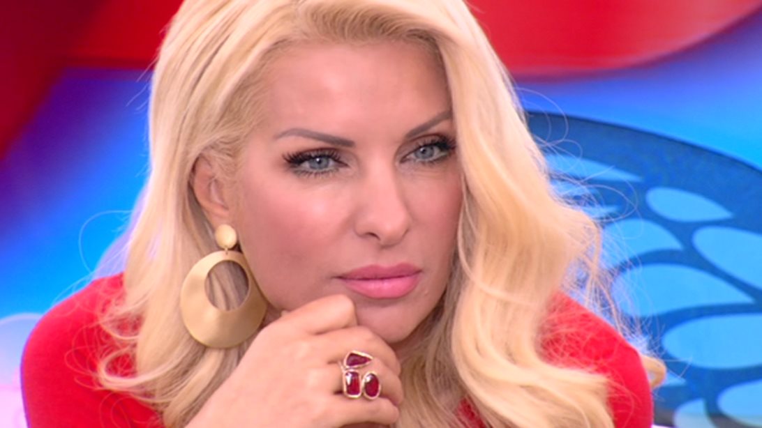 Ελένη Μενεγάκη: Η απίθανη αντίδρασή της όταν μπήκε η Βάσω Κολλιδά στο πλατό: Video