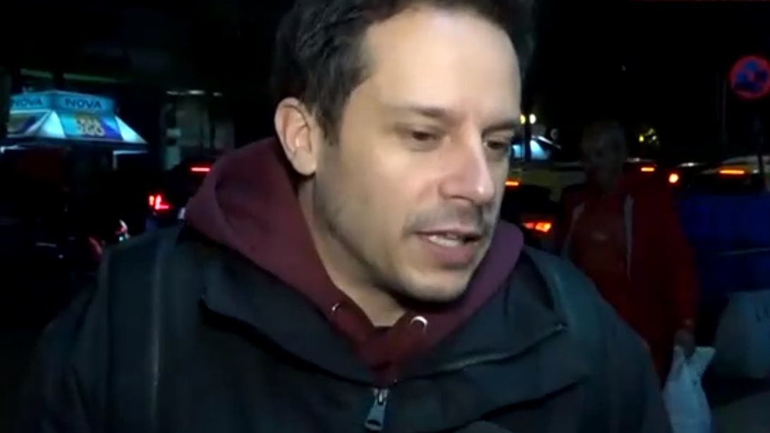 Ο Δημήτρης Μακαλιάς στην πρώτη του αντίδραση μετά την αποχώρηση της Τζο Κουτσοκώστα από την εκπομπή τους