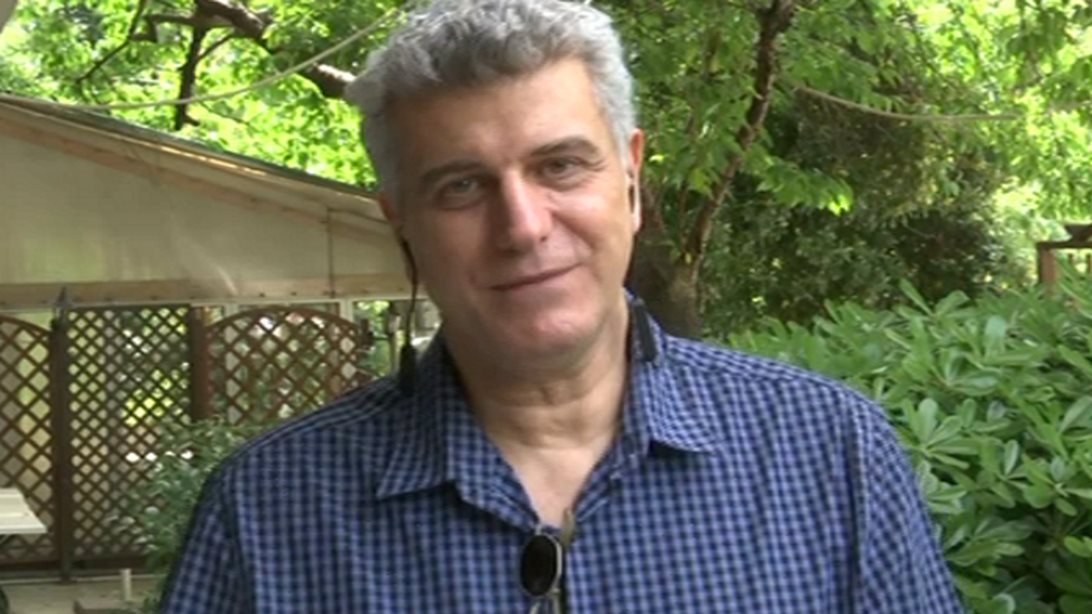 Βλαδίμηρος Κυριακίδης: Η τηλεοπτική εμφάνιση στο «Καλύτερα δε Γίνεται» | Οι ημέρες της καραντίνας &amp; η καλοκαιρινή περιοδεία της παράστασής του