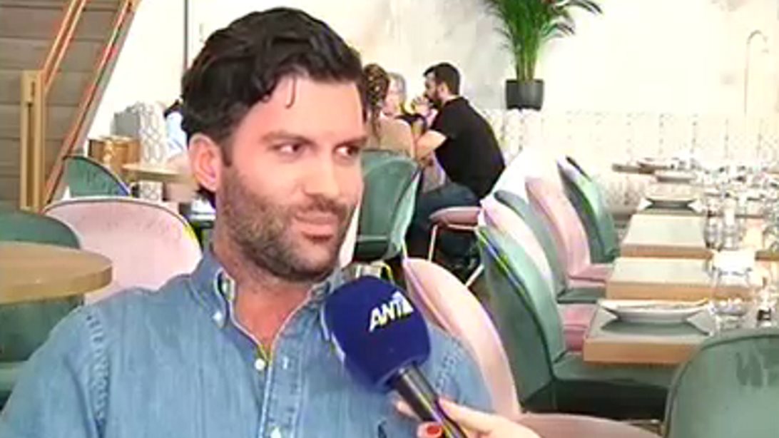 Τζώρτζ Παπακώστας: Μιλάει πρώτη φορά για την σχέση του με την Έβελυν Καζαντζόγλου: «Γυναικάρα, δύο μέτρα πόδια, μαλλί κόκκινο σαν τη φωτιά…»