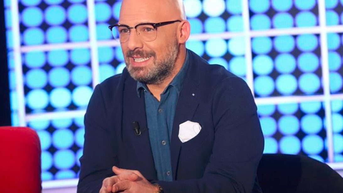 Ο Νίκος Μουτσινάς Στο «ΟΛΑ»: Μιλάει για τη σχέση του με τον Δήμο Βερύκιο &amp; την παρεξήγηση με τη Ζήνα Κουτσελίνη