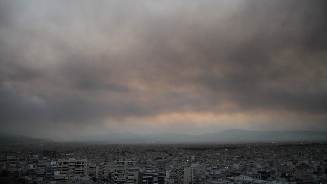 Βελτιωμένη η εικόνα της φωτιάς σε Πάρνηθα και Βοιωτία - Ανησυχία για Εβρο, μεγάλο πρόβλημα στη Δαδιά