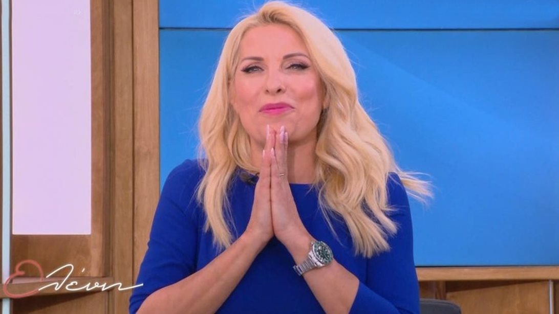 Ελένη Μενεγάκη | Οι on air ευχές στη Λάουρα &amp; το απίστευτο σκηνικό στο σπίτι: "Ξημερώματα έμπαιναν ένας ένας από την πόρτα της κουζίνας"