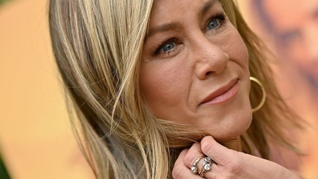 Jennifer Aniston | Το παθιασμένο φιλί γενεθλίων με τον σύντροφό της που "έριξε" το Instagram