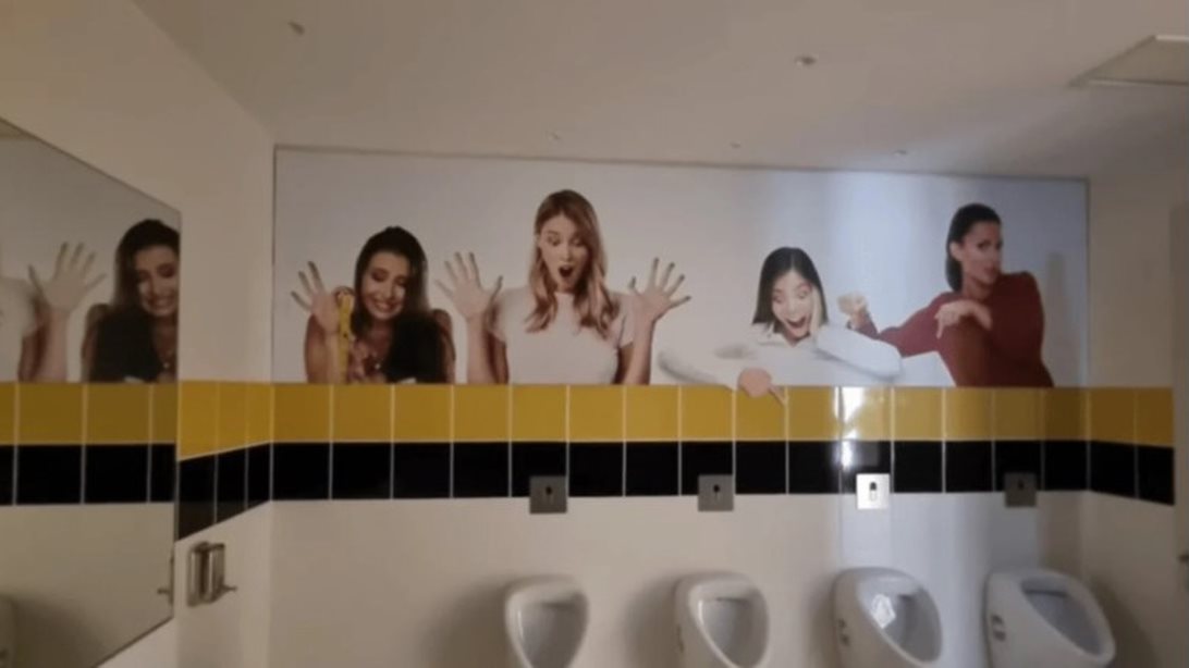 ΑΕΚ: Σάλος με τις γυναικείες φωτογραφίες στις αντρικές τουαλέτες του ΟΠΑΠ Arena - Σεξισμό καταγγέλλουν και οι οπαδοί