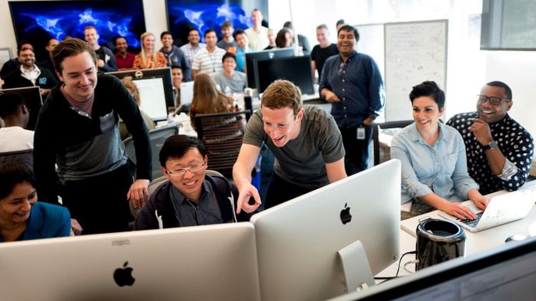 Facebook: Ο Zuckerberg θα χτίσει ολόκληρο χωριό για τους εργαζομένους του