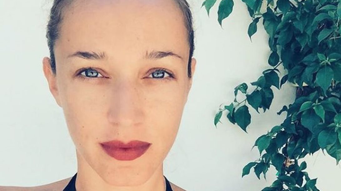 Κάτια Ζυγούλη: Ποζάρει χωρίς ίχνος μακιγιάζ στα χιόνια!