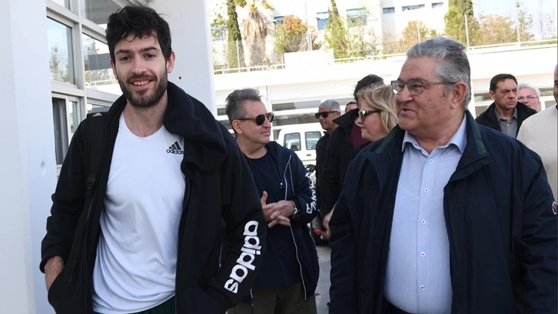 Ο Κουτσούμπας με τον Τεντόγλου στο ΟΑΚΑ - Υποψήφιος με το ΚΚΕ ο προπονητής του [εικόνες - βίντεο]