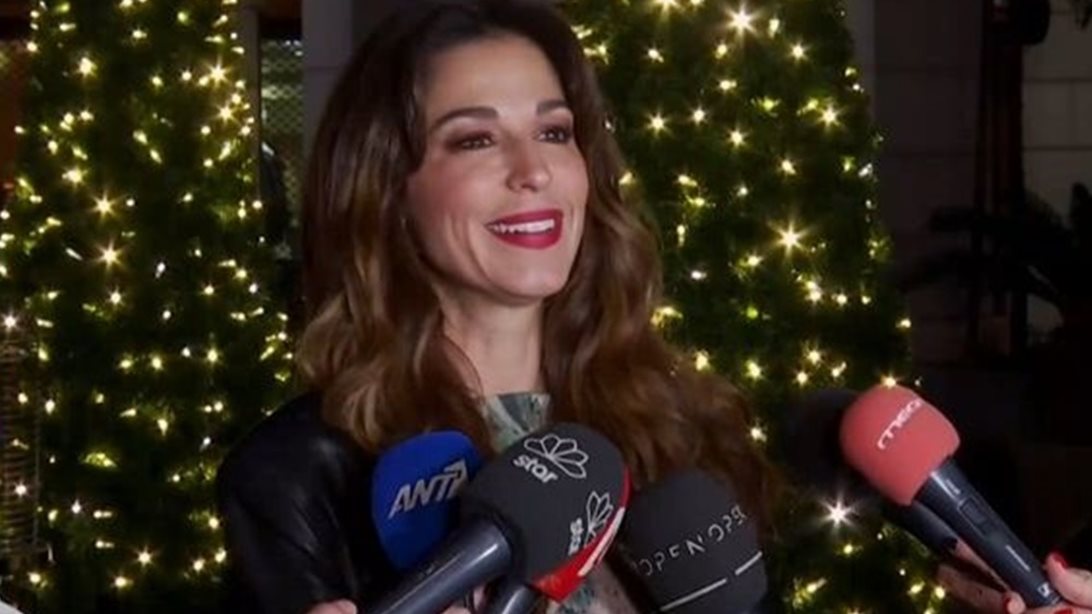 Το μίνι εφαρμοστό φόρεμα της Κατερίνας Παπουτσάκη είναι ιδανικό για βραδινές εμφανίσεις