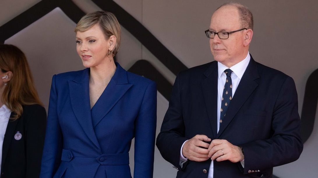 Σπάνια εμφάνιση της Πριγκίπισσας Charlene με το δαχτυλίδι αρραβώνων της που κοστίζει 65.000 δολάρια